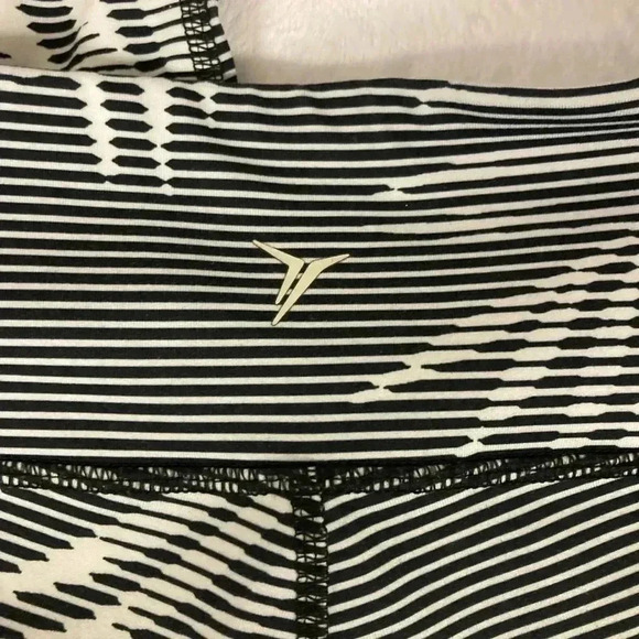 Old navy active leggings - Picture 5 of 7